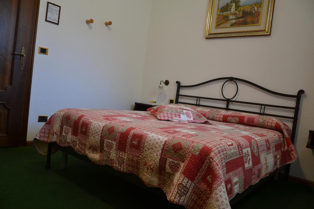 Gignod B&B Les Fleurs الغرفة الصورة